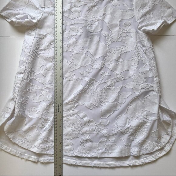NWT Cupio White Blouse  Sheer Burnout Floral Short Sleeve Vented Round Hem Sz M - Picture 8 of 14